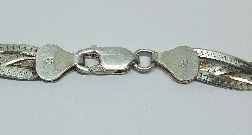 OH WOW !! A SUPERB FOUR STRAND STERLING SILVER NECKLACE IN EXCELLENT CONDITION !! MUST HAVE !!