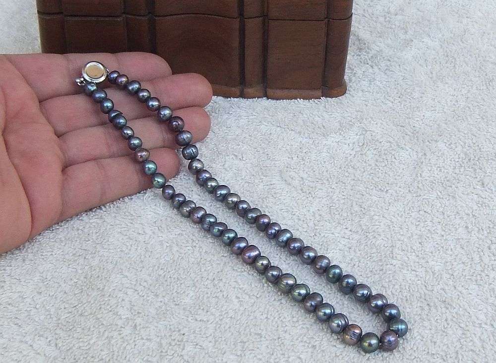 MUST SEE !! A GORGEOUS VINTAGE LOOK GENUINE FRESHWATER PEARL NECKLACE IN EXCELLENT CONDITION !!