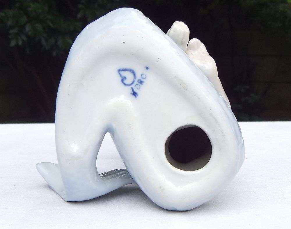 WOW !! A LOVELY VINTAGE LLADRO STYLE PORCELAIN MERMAID STATUE IN GREAT CONDITION !! TAKE A LOOK !!