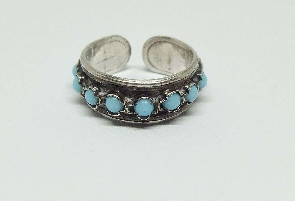 AN EYE CATCHING ADJUSTABLE STERLING SILVER RING SET WITH TURQUOISE COLOURED ORBS !!