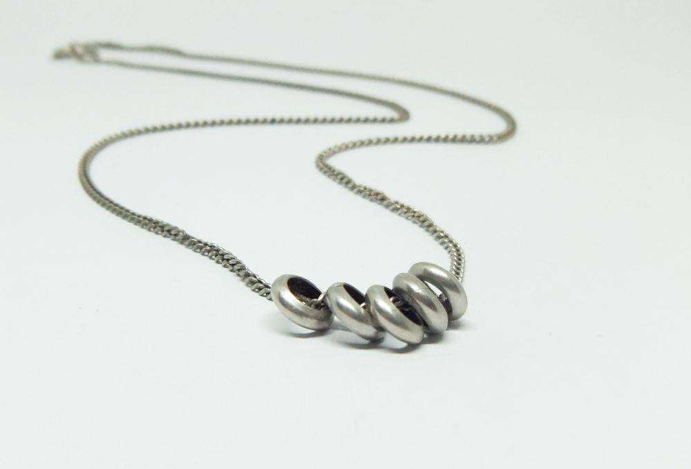 A charming sterling silver necklace with five friendship rings in great condition