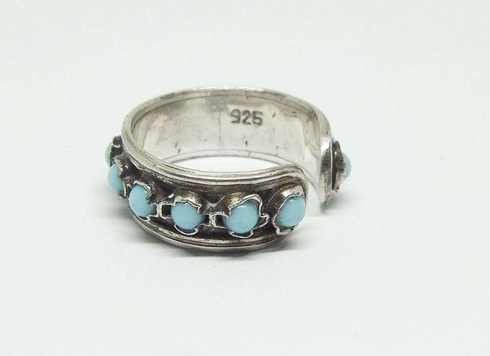 AN EYE CATCHING ADJUSTABLE STERLING SILVER RING SET WITH TURQUOISE COLOURED ORBS !!