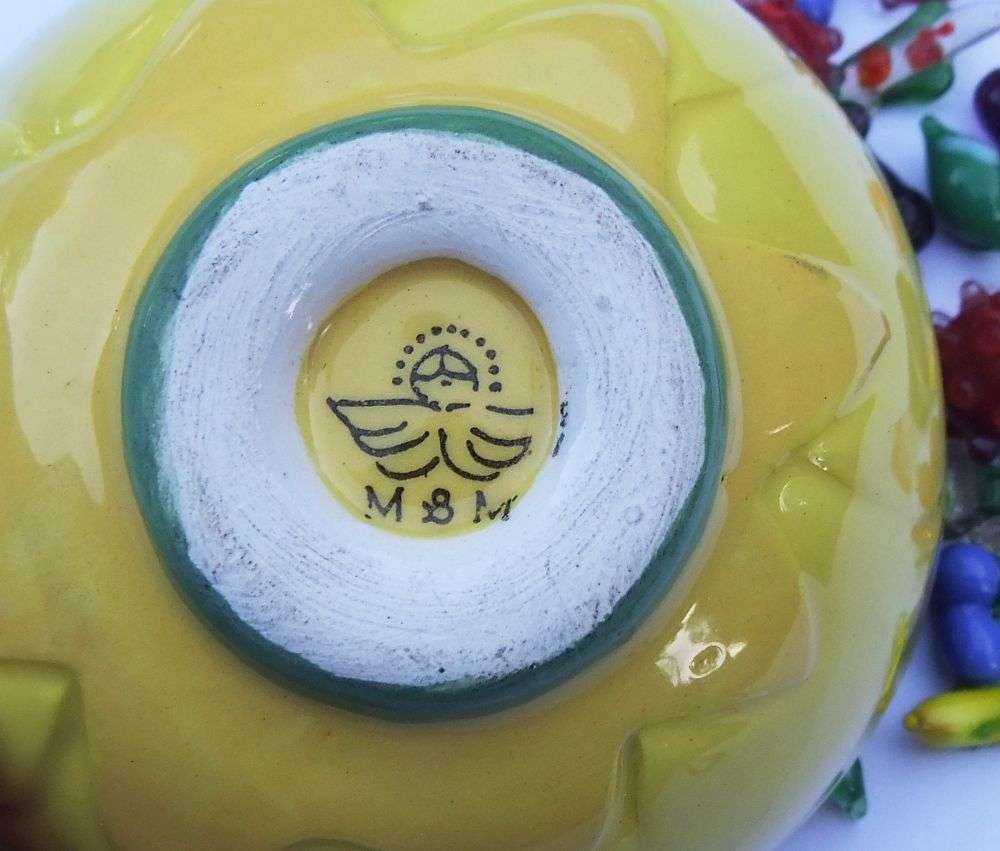 A VINTAGE MURANO GLASS SWEET PLUS MINIATURE GLASS FRUIT AND VEGETABLES PLUS FREE LITTLE BOWL