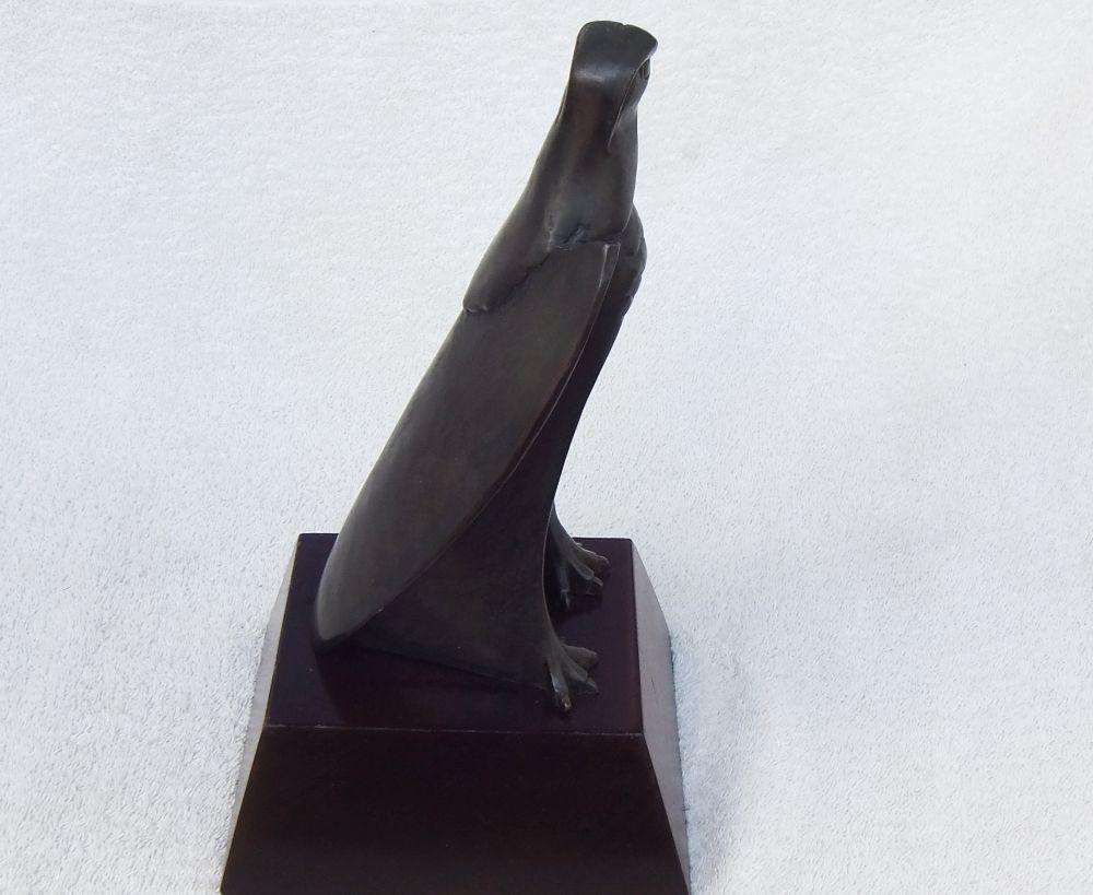 AN INCREDIBLE VINTAGE SOLID BRONZE EAGLE STATUE DESIGNED BY SA ARTIST / SCULPTOR JEAN DOYLE