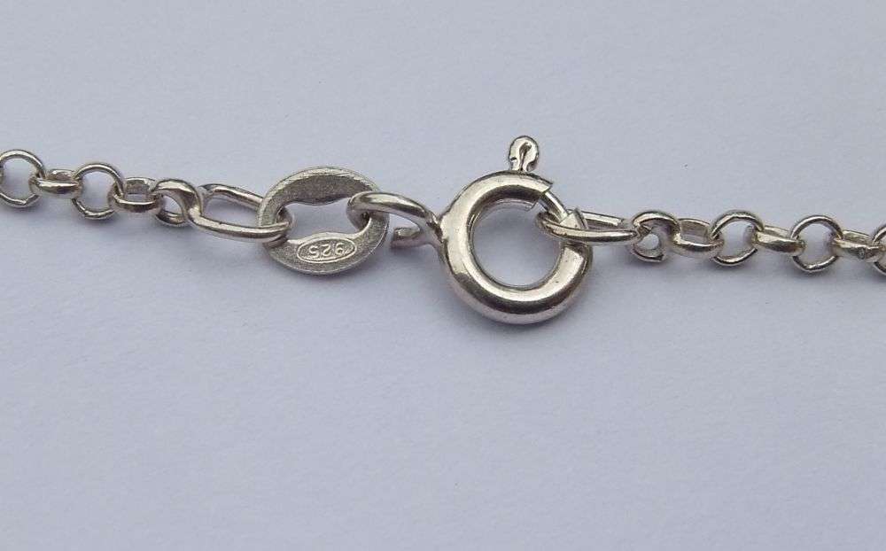 A GORGEOUS ART NOUVEAU STYLED VINTAGE STERLING SILVER NECKLACE WITH MOTHER OF PEARL INLAY