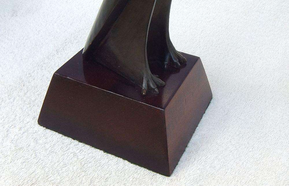 AN INCREDIBLE VINTAGE SOLID BRONZE EAGLE STATUE DESIGNED BY SA ARTIST / SCULPTOR JEAN DOYLE