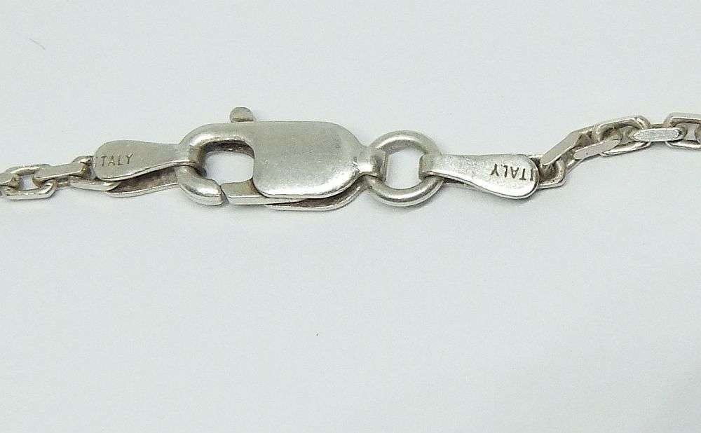 A GOOD QUALITY STERLING SILVER NECKLACE AND STERLING SILVER PENDANT WITH FACETED HEART CZ STONE !!