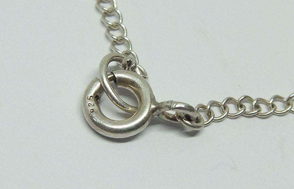 A VINTAGE UNUSED STERLING SILVER LION / LEO PENDANT WITH A STERLING SILVER NECKLACE !!