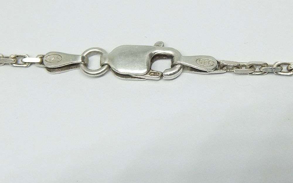 A GOOD QUALITY STERLING SILVER NECKLACE AND STERLING SILVER PENDANT WITH FACETED HEART CZ STONE !!