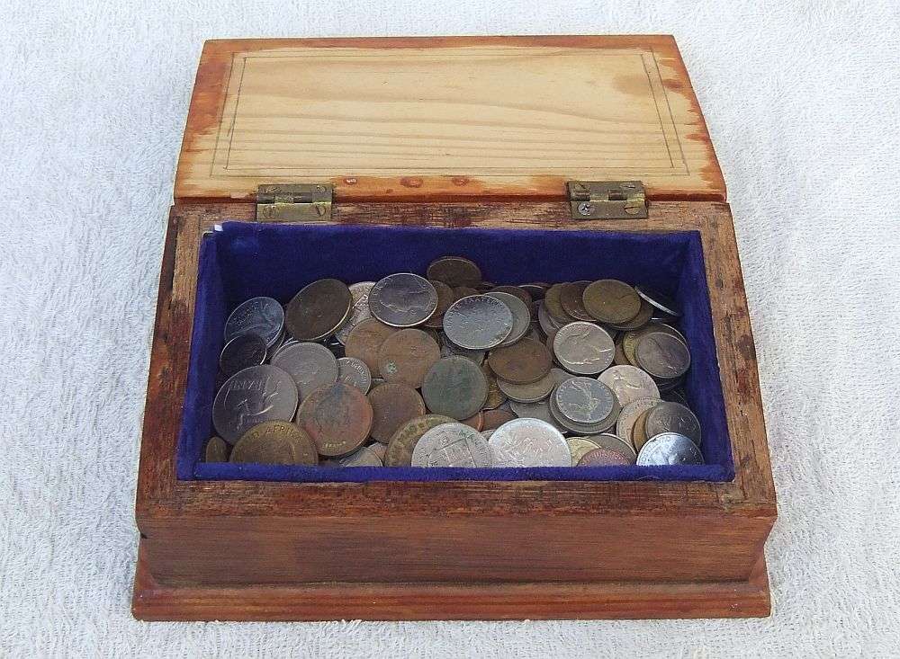 TAKE A LOOK !! A HANDMADE WOODEN BOX WITH OVER 200 OLD COINS FROM ALLOT OF PLACES !!