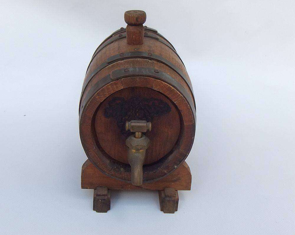 An awesome vintage oak wine barrel with brass bands and tap in great cosmetic condition