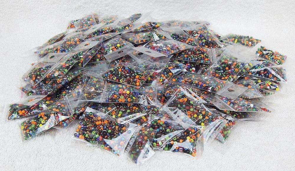 299 PACKETS OF BEADS !! BID PER PACKET TO WIN ALL !! GLASS AND ACRYLIC BEADS WITH METAL JUMP RINGS