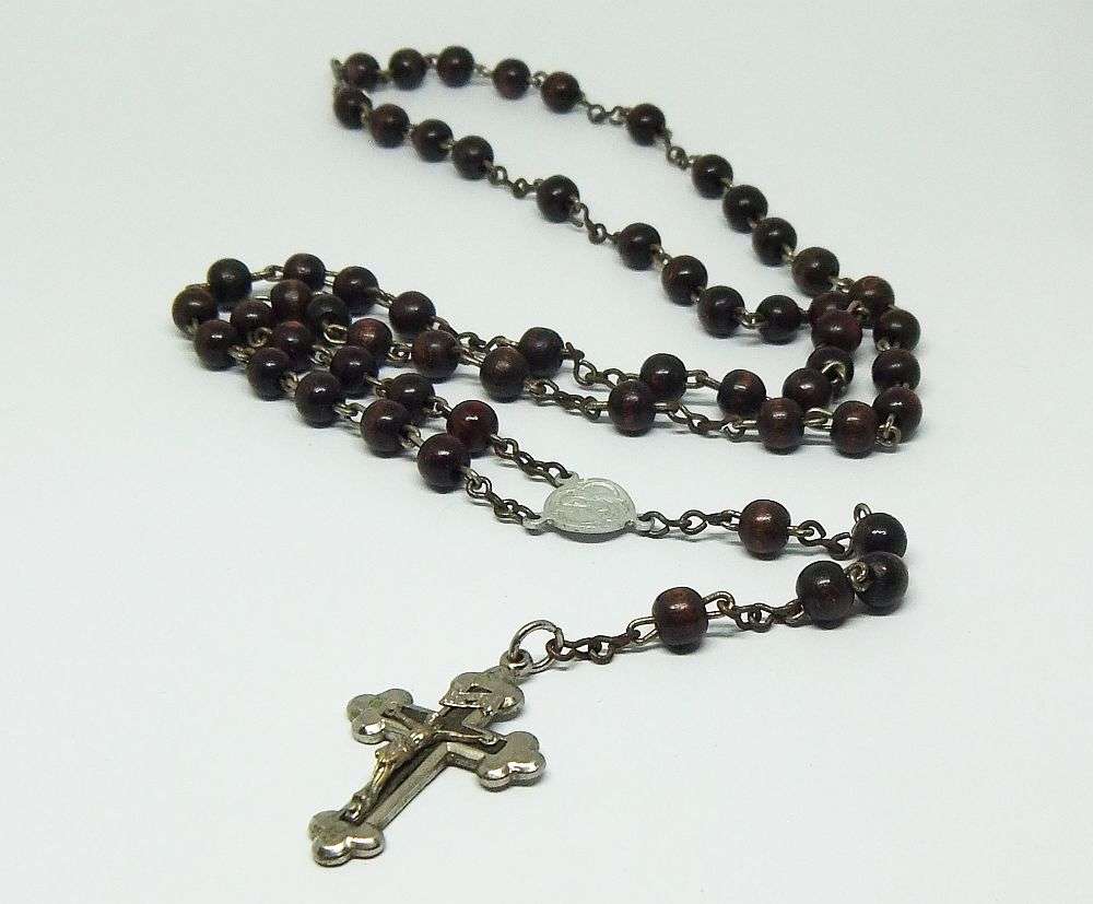 A CHARMING VINTAGE WOOD BEAD ROSARY WITH METAL CRUCIFIX MADE IN GERMANY