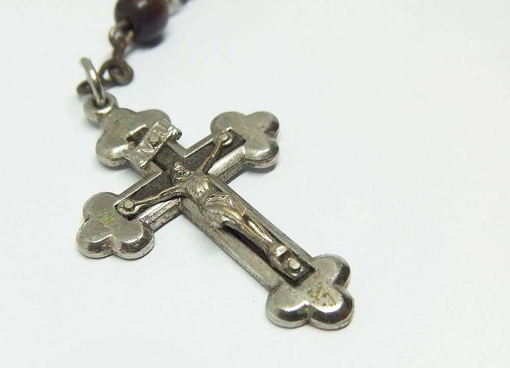 A CHARMING VINTAGE WOOD BEAD ROSARY WITH METAL CRUCIFIX MADE IN GERMANY