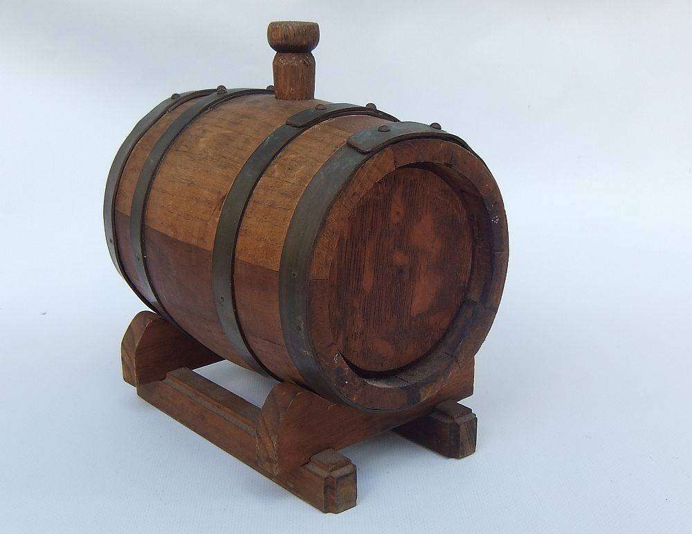 An awesome vintage oak wine barrel with brass bands and tap in great cosmetic condition