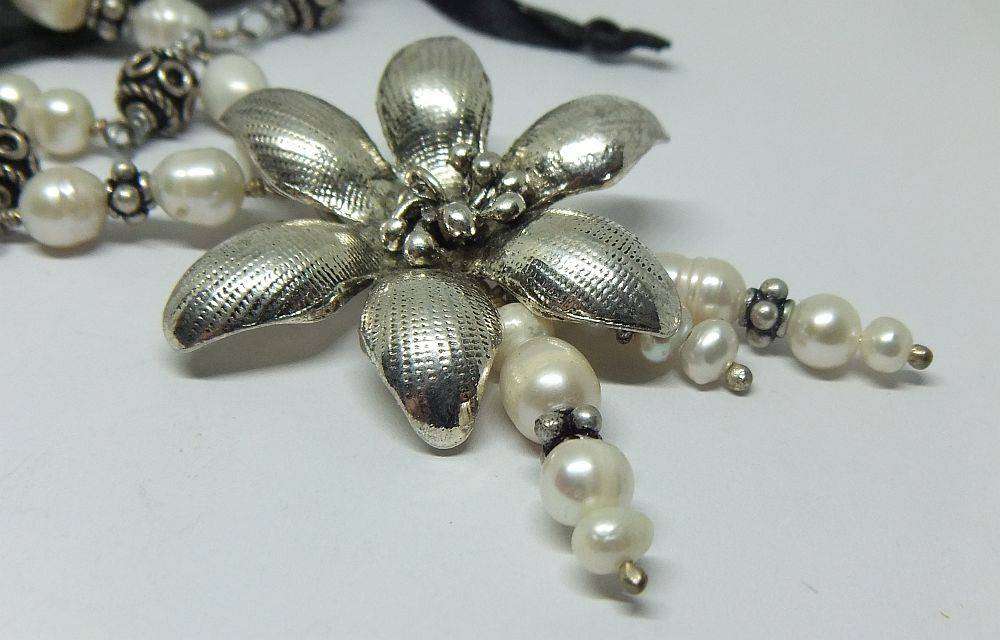 A beautiful hand made genuine pearl and metal bead necklace by Global Wonders in unworn condition