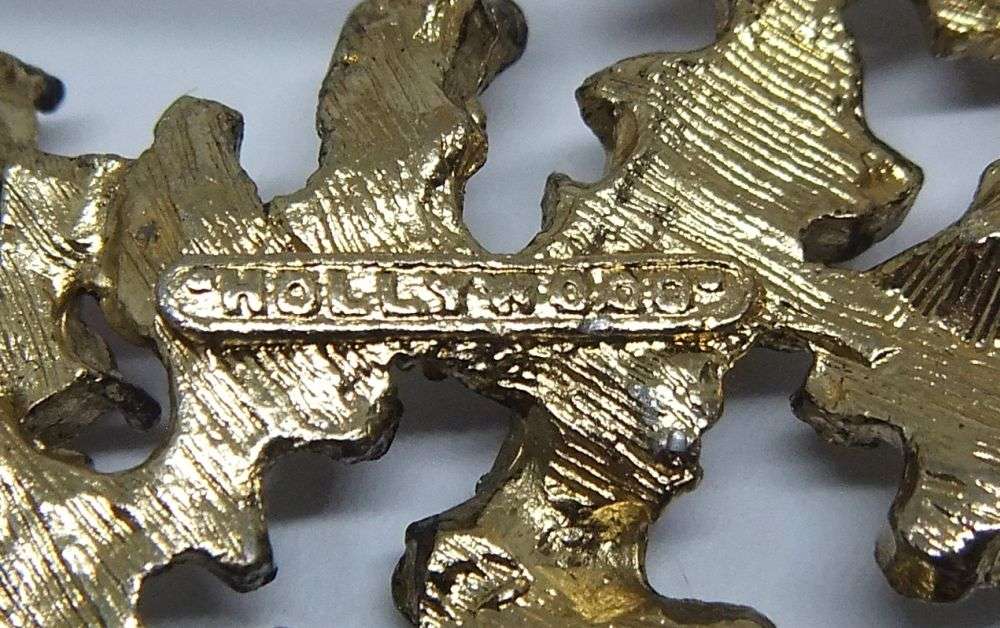 A RARER VINTAGE GOLD TONE BROOCH DESIGNED BY JOSEPH OF HOLLYWOOD