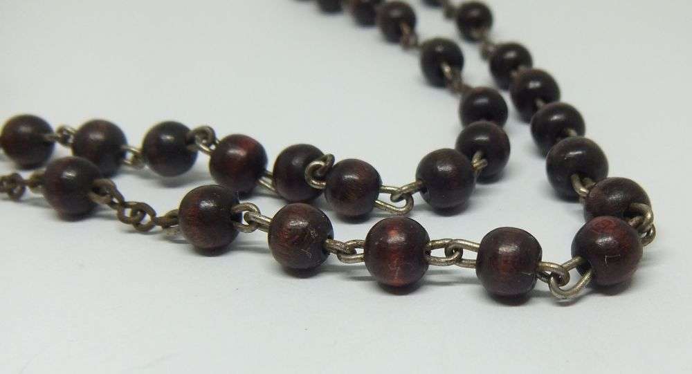 A CHARMING VINTAGE WOOD BEAD ROSARY WITH METAL CRUCIFIX MADE IN GERMANY