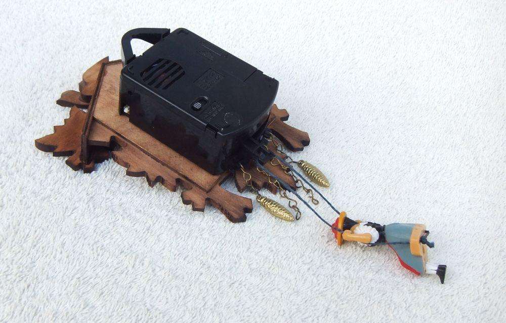 A HIGHLY DETAILED VINTAGE MINIATURE QUARTZ CUCKOO CLOCK "ORNAMENT" - READ WHY