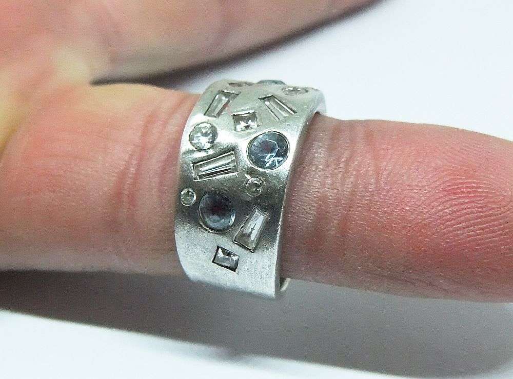 A STUNNING SOLID STERLING SILVER RING SET WITH FACETED STONES IN A VARIETY OF DIFFERENT CUTS !! WOW