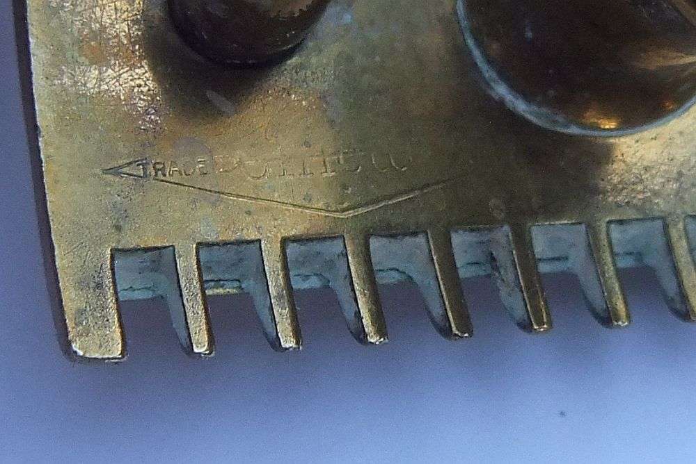 SOMETHING DIFFERENT !! A VINTAGE BRASS GENTS SHAVING SET MADE FOR GILLETTE U.S.A - AS FOUND !!