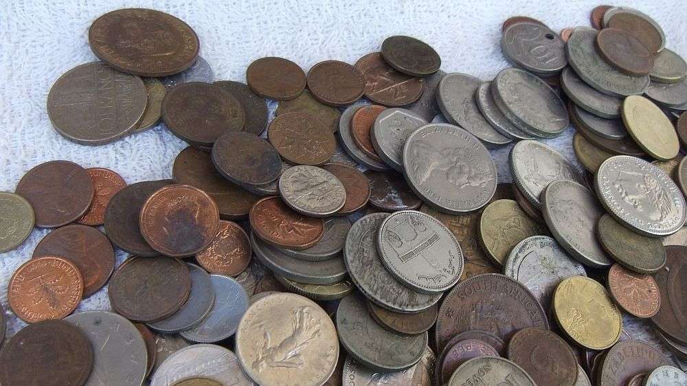 TAKE A LOOK !! A HANDMADE WOODEN BOX WITH OVER 200 OLD COINS FROM ALLOT OF PLACES !!