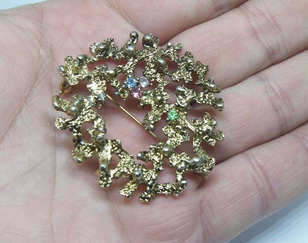 A RARER VINTAGE GOLD TONE BROOCH DESIGNED BY JOSEPH OF HOLLYWOOD