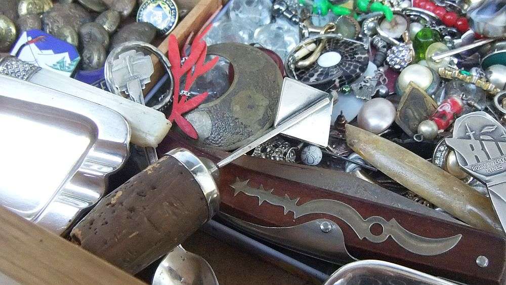 A JOBLOT OF VINTAGE BITS AND BOBS , FOR WEAR AND REPAIR , TO USE AND ABUSE - BID FOR THE LOT !!