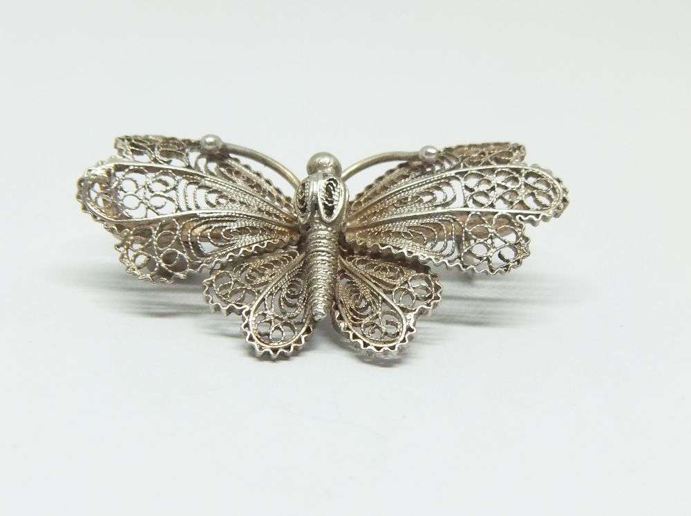 AN INTRICATELY DETAILED OLD "800" SILVER BUTTERFLY BROOCH MADE IN ITALY