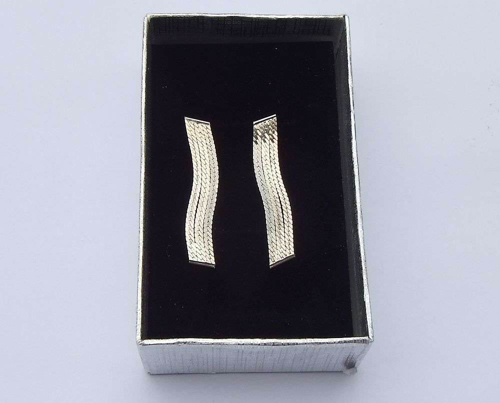 WOW !! LOOK !! A VINTAGE STYLE PAIR OF FANCY STERLING SILVER EARRINGS WITH GIFT BOX !!