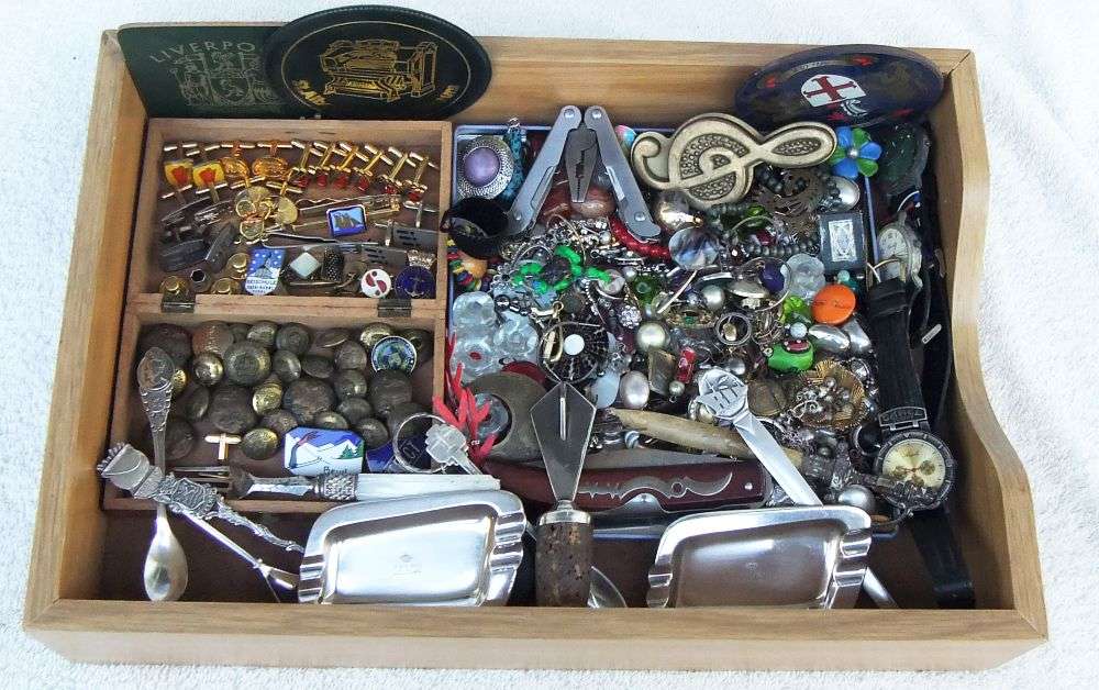 A JOBLOT OF VINTAGE BITS AND BOBS , FOR WEAR AND REPAIR , TO USE AND ABUSE - BID FOR THE LOT !!