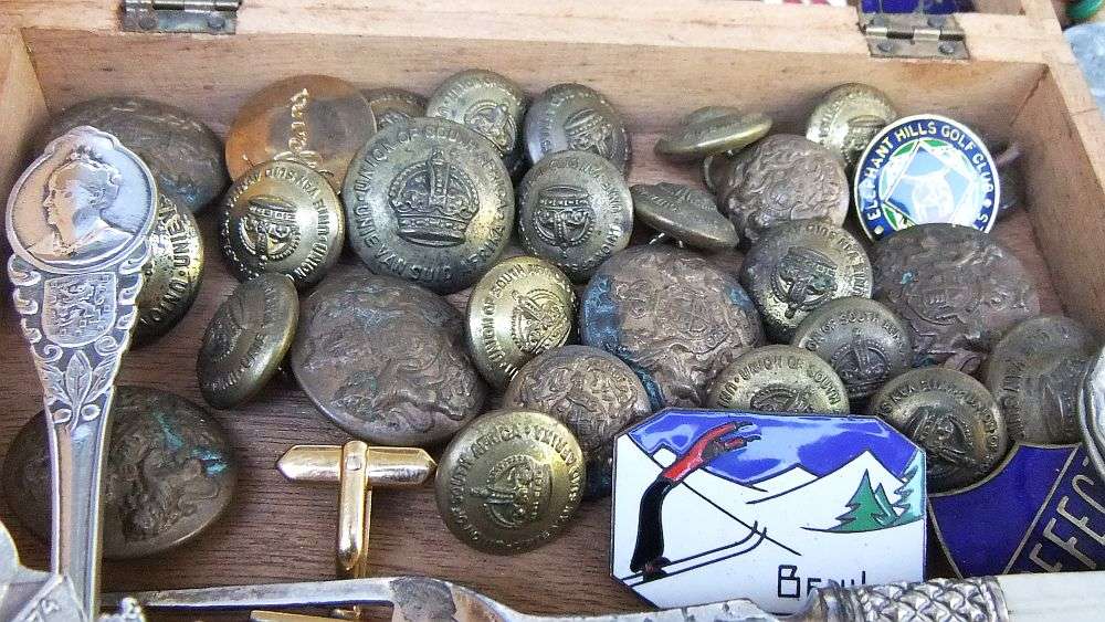 A JOBLOT OF VINTAGE BITS AND BOBS , FOR WEAR AND REPAIR , TO USE AND ABUSE - BID FOR THE LOT !!