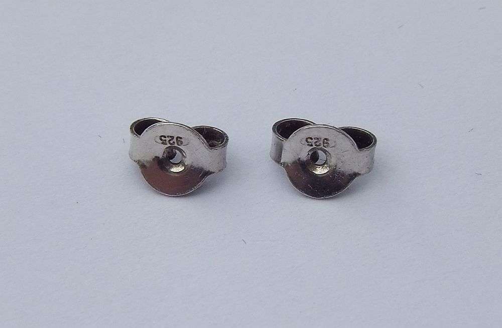 WOW !! LOOK !! A VINTAGE STYLE PAIR OF FANCY STERLING SILVER EARRINGS WITH GIFT BOX !!