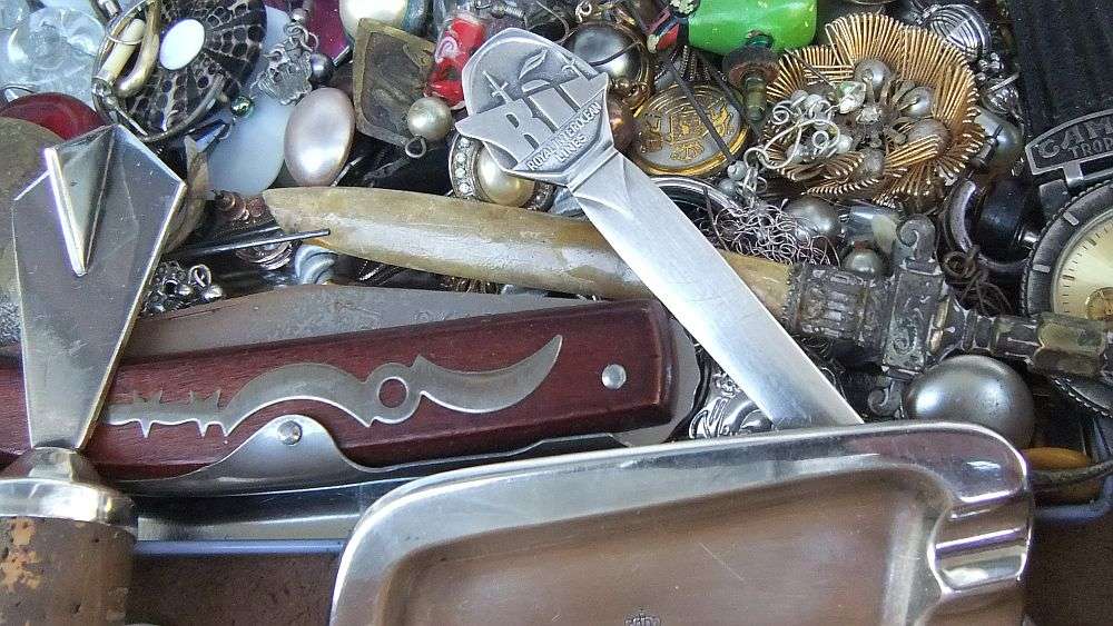 A JOBLOT OF VINTAGE BITS AND BOBS , FOR WEAR AND REPAIR , TO USE AND ABUSE - BID FOR THE LOT !!