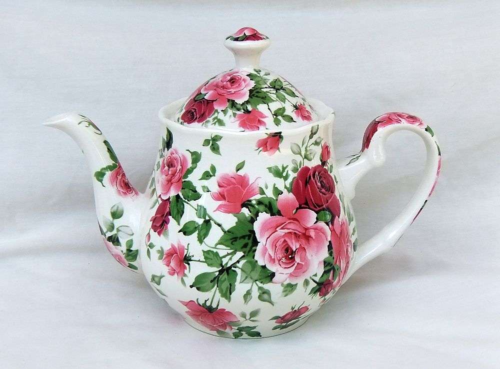 LOOK !! A GORGEOUS PORCELAIN TEA POT MADE FOR WILLIAM JAMES IN THE VICTORIAN ROSE PATTERN !! WOW !!