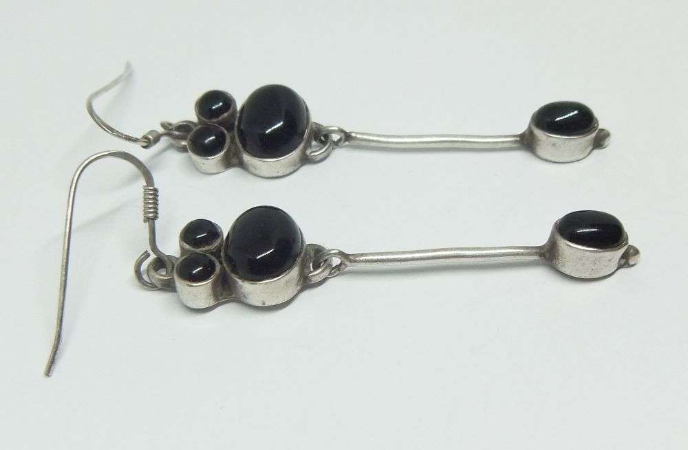WOW !! A UNIQUE PAIR OF STERLING SILVER EARRINGS SET WITH CABOCHON BLACK ONYX STONES !! STUNNING !!