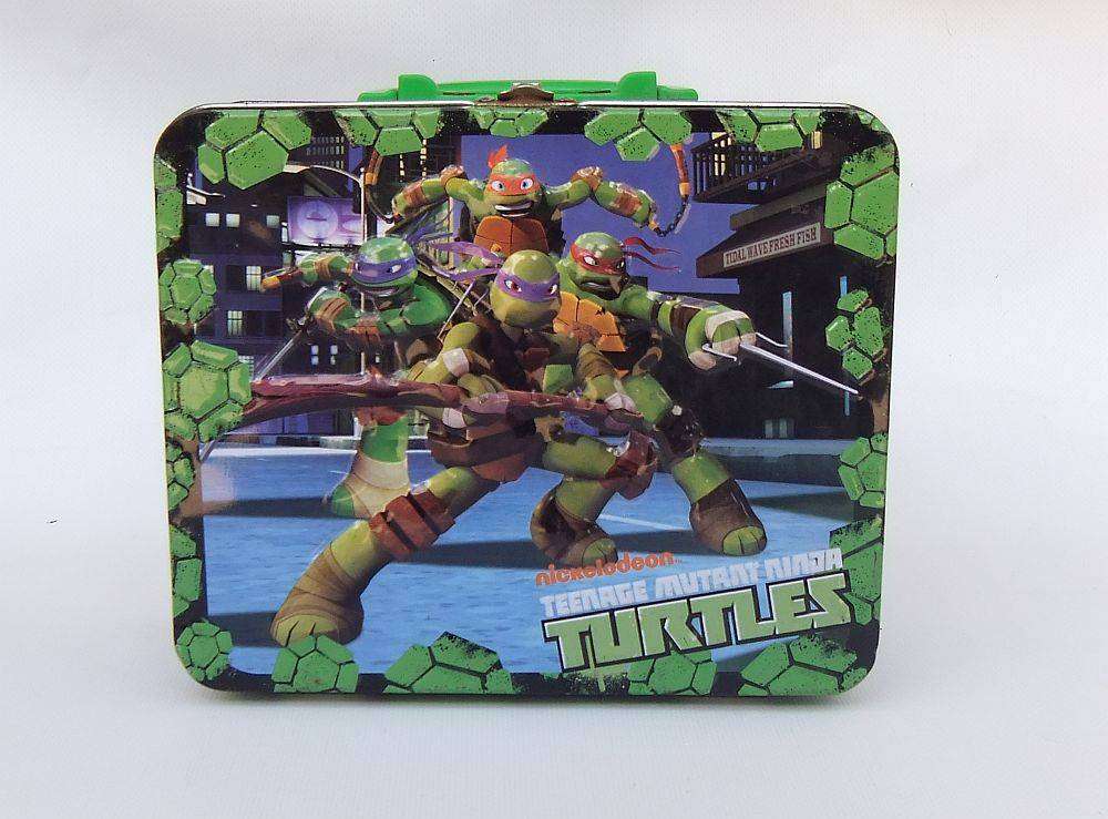 A very cool tin metal lunchbox depicting the Teenage Mutant Ninja Turtles in excellent condition