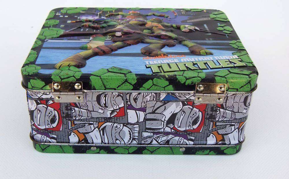 A very cool tin metal lunchbox depicting the Teenage Mutant Ninja Turtles in excellent condition