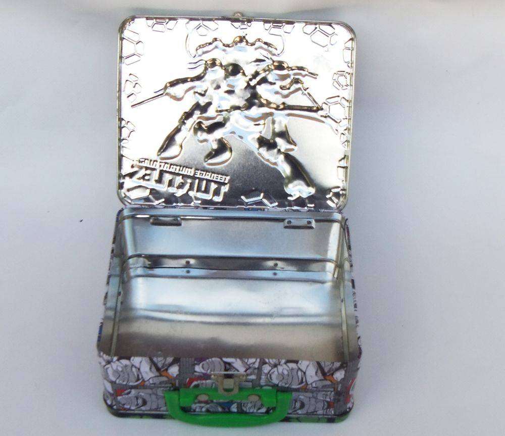 A very cool tin metal lunchbox depicting the Teenage Mutant Ninja Turtles in excellent condition