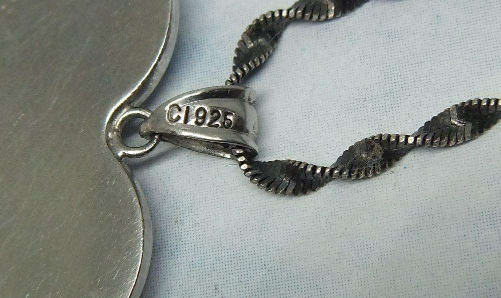 WOW !! A LOVELY TWIST LOOK STERLING SILVER NECKLACE WITH A LARGE STERLING SILVER HEART PENDANT !!