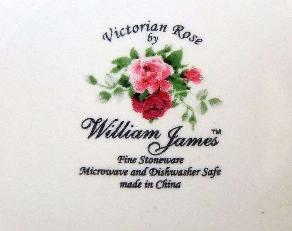 LOOK !! A GORGEOUS PORCELAIN TEA POT MADE FOR WILLIAM JAMES IN THE VICTORIAN ROSE PATTERN !! WOW !!