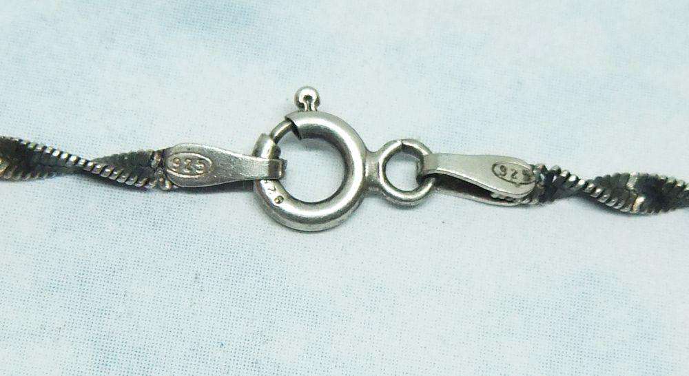 WOW !! A LOVELY TWIST LOOK STERLING SILVER NECKLACE WITH A LARGE STERLING SILVER HEART PENDANT !!