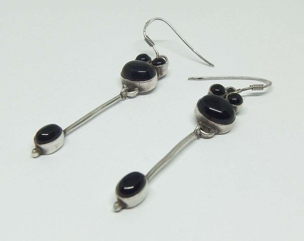 WOW !! A UNIQUE PAIR OF STERLING SILVER EARRINGS SET WITH CABOCHON BLACK ONYX STONES !! STUNNING !!
