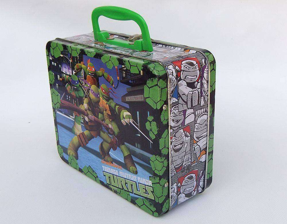 A very cool tin metal lunchbox depicting the Teenage Mutant Ninja Turtles in excellent condition