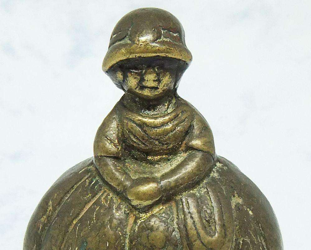 AG MOEDER MA !! A VERY CUTE SOLID BRONZE VICTORIAN CHILD FIGURE DINNER BELL IN GREAT CONDITION !!