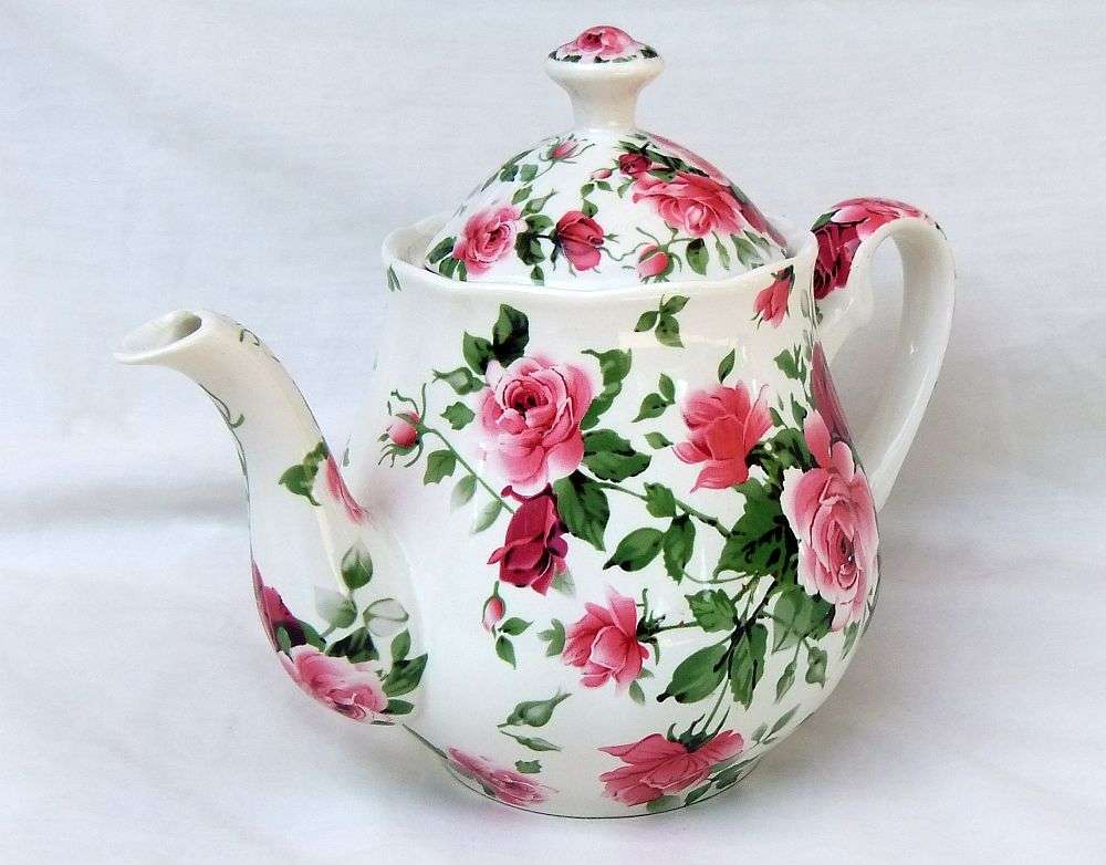 LOOK !! A GORGEOUS PORCELAIN TEA POT MADE FOR WILLIAM JAMES IN THE VICTORIAN ROSE PATTERN !! WOW !!