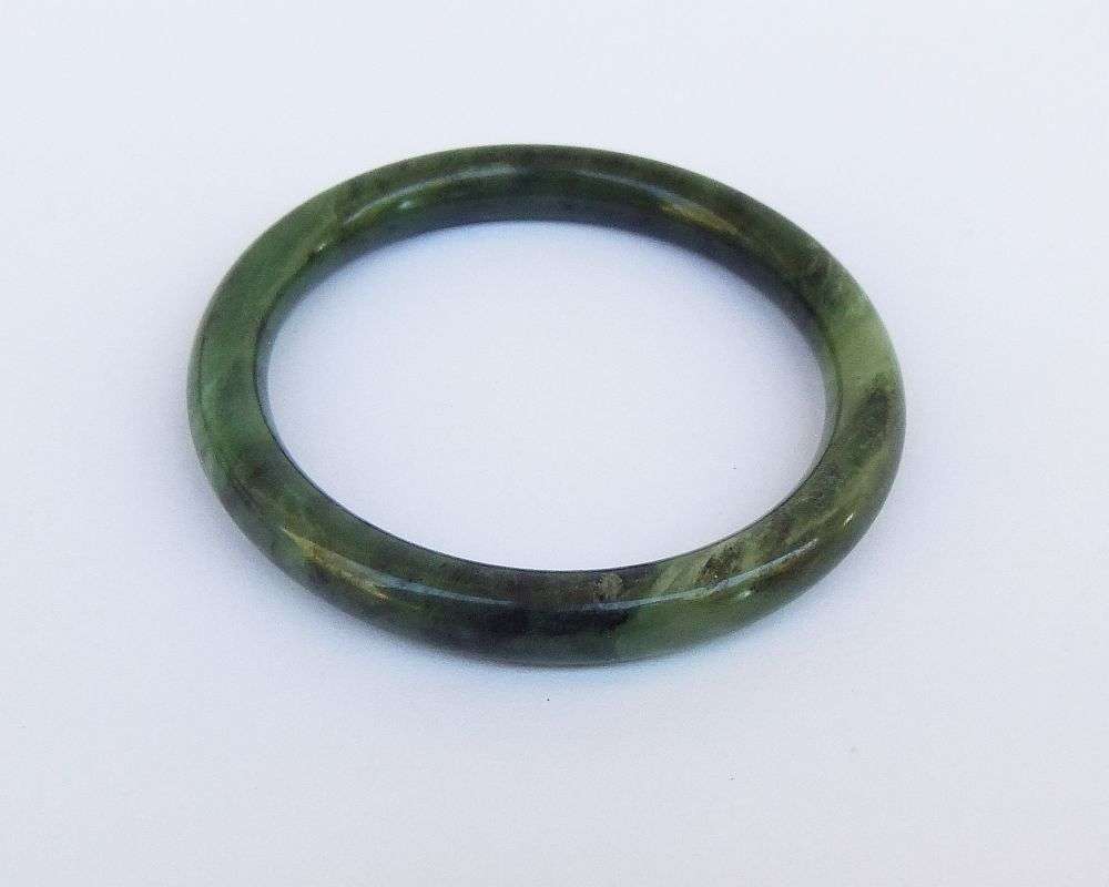 WOW !! A VINTAGE BURMESE NATURAL JADEITE BANGLE IN EXCELLENT CONDITION ( VALUE $199.99) !!