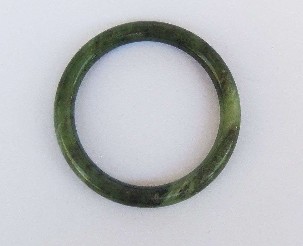 WOW !! A VINTAGE BURMESE NATURAL JADEITE BANGLE IN EXCELLENT CONDITION ( VALUE $199.99) !!