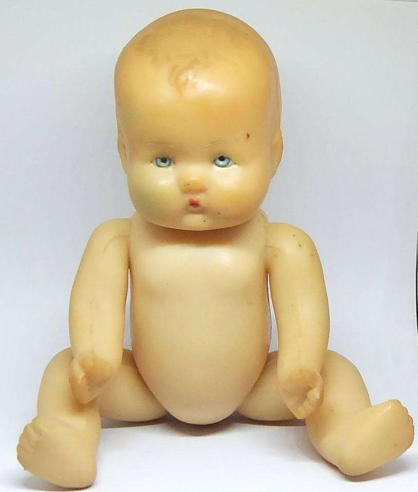RARE IN SA !! A VINTAGE 1940`S RUBBER DOLL NAMED MARIE ROSE BY MORMIT ENGLAND - VALUE $50+