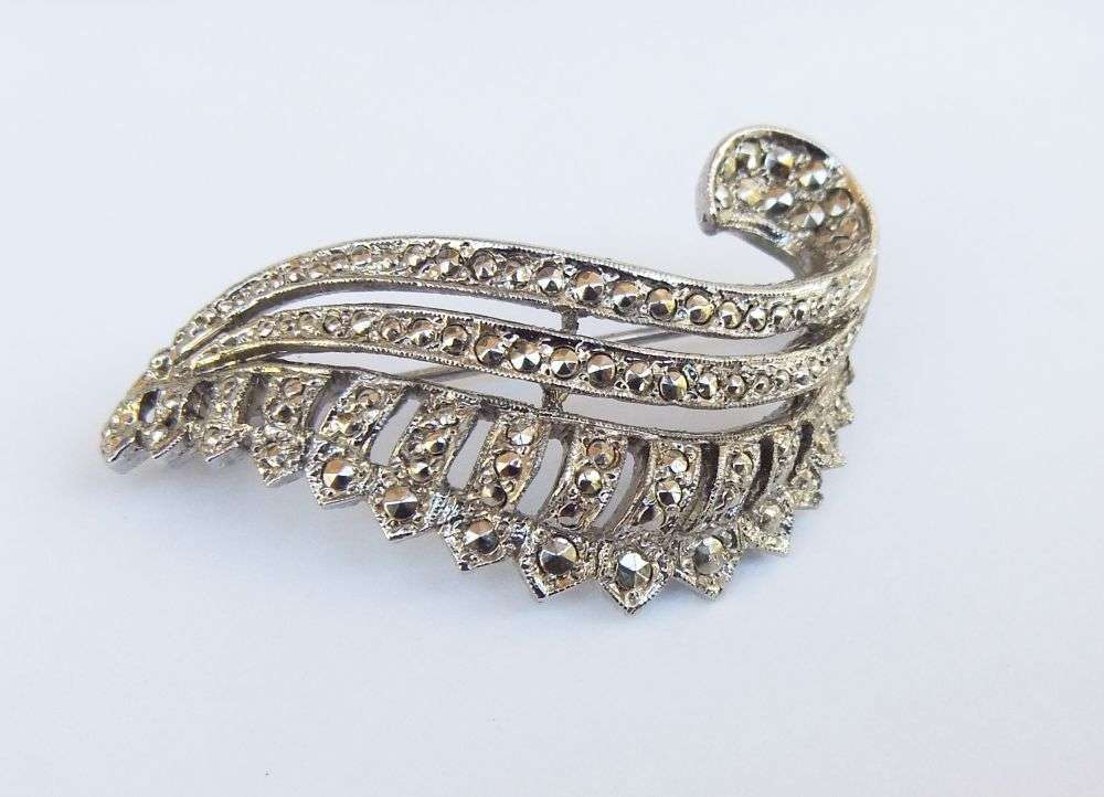 A STUNNING 1960`S / 70`S COCKTAIL NECKLACE AND BROOCH SET WITH LOTS OF MARCASITE !! GREAT CONDITION